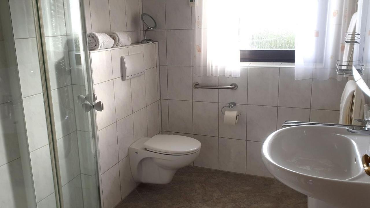 Ferienwohnung Mit Terrasse, Kostenloses Wlan, Parkplatz Bad Oeynhausen Luaran gambar